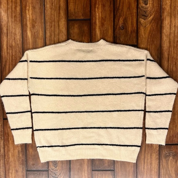 Lush Sweater - Picture 4 of 7